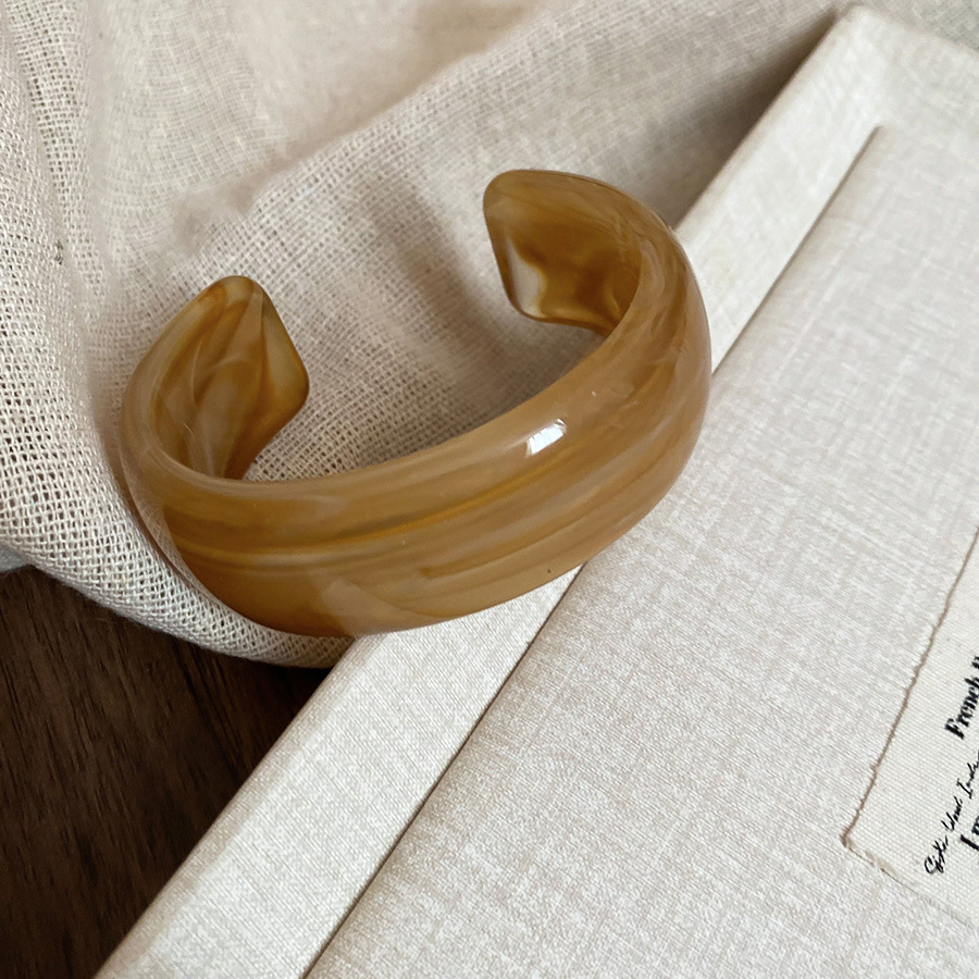 Multiple acrylic resin material geometric circular open bracelet