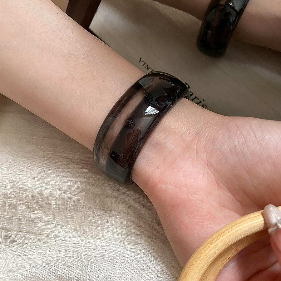 Multiple acrylic resin material geometric circular open bracelet