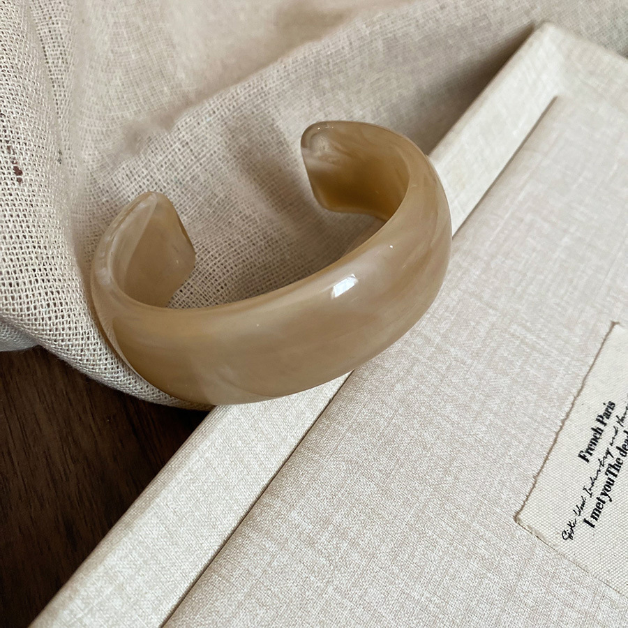 Multiple acrylic resin material geometric circular open bracelet