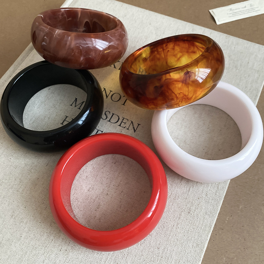 Multiple acrylic resin material Wide version dyed resin bracelet