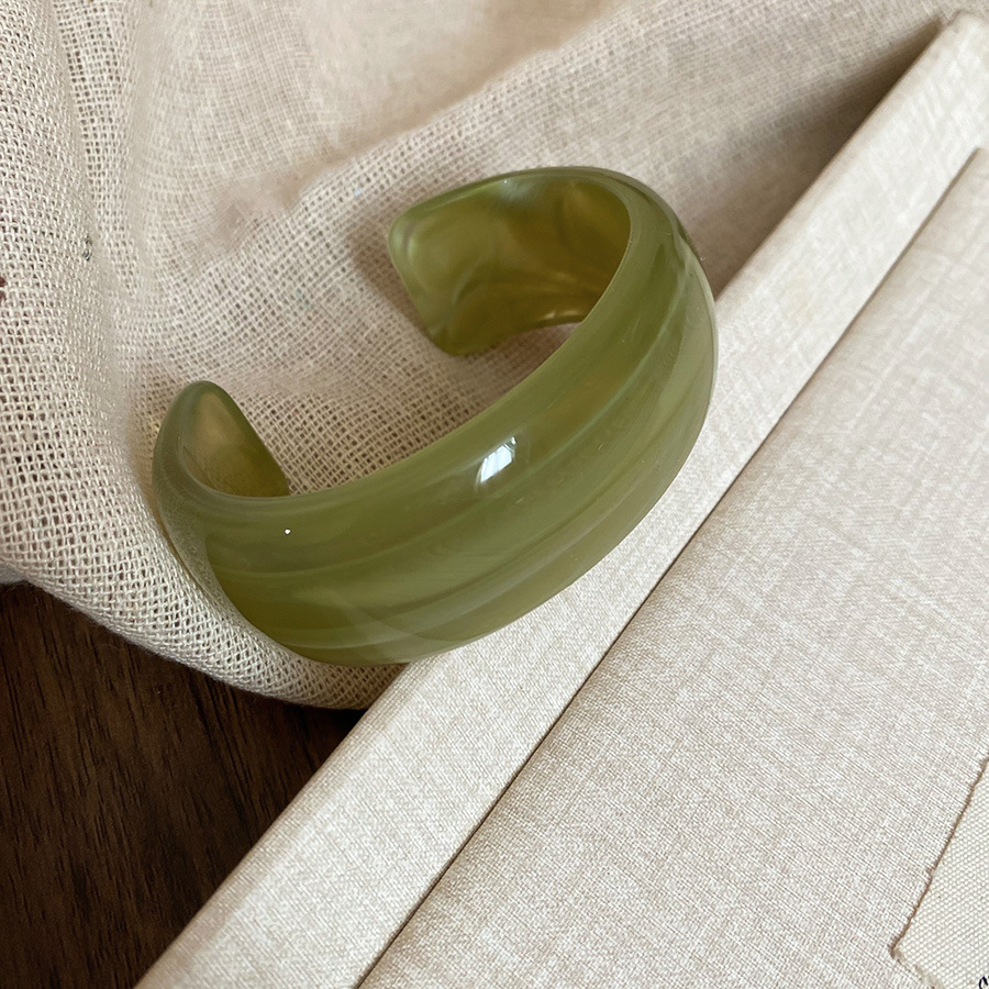 Multiple acrylic resin material geometric circular open bracelet
