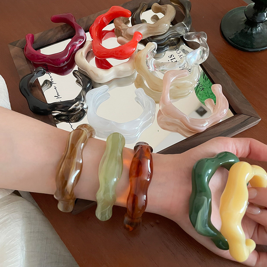 Multiple acrylic resin material Irregular concave convex flower shaped open bracelet