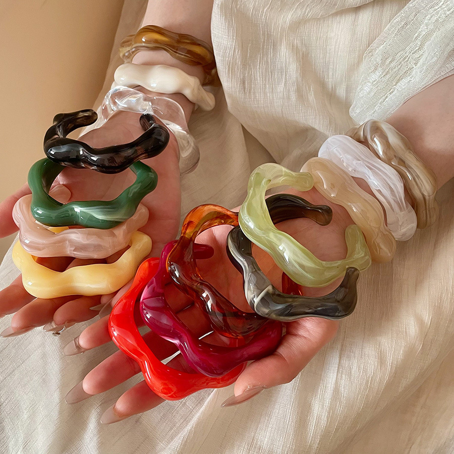 Multiple acrylic resin material Irregular concave convex flower shaped open bracelet