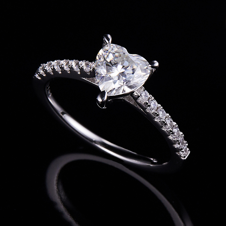 S925 Silver 1-carat 3 claws Heart-shaped zircon Ring 