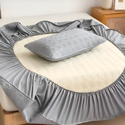 Thickened quilted mattress protector