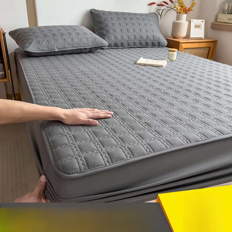 Thickened quilted mattress protector