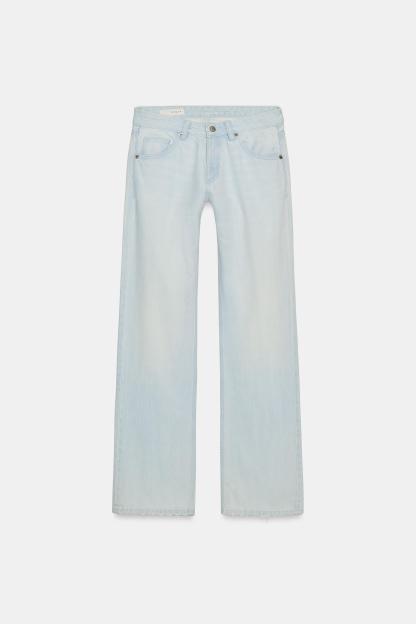 Signature Low-Rise Wide Leg Jeans