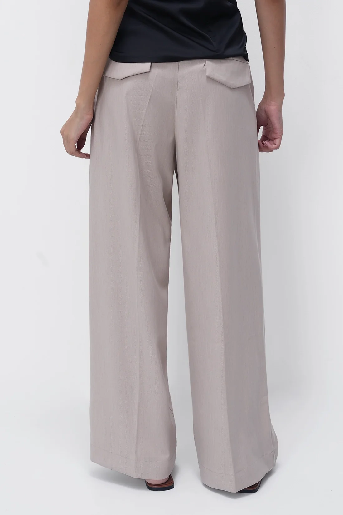 Relaxed Fit Beige Pleated Trousers