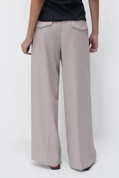 Relaxed Fit Beige Pleated Trousers