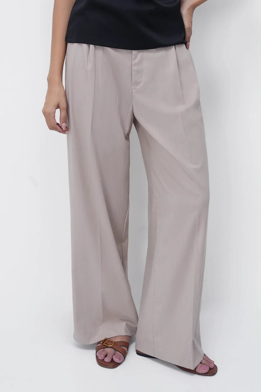 Relaxed Fit Beige Pleated Trousers