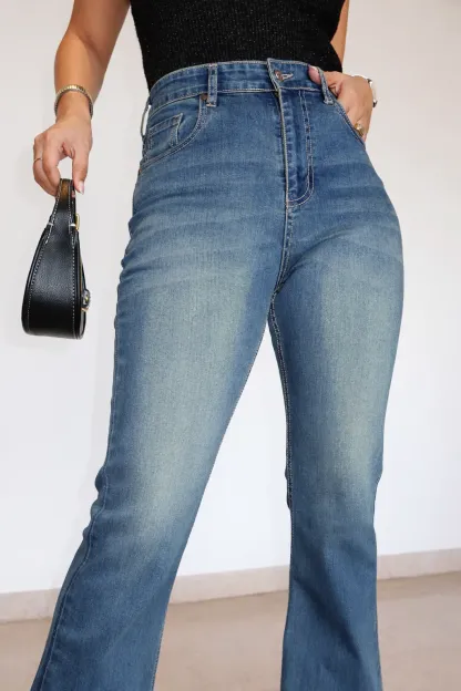 Iconic Style Flare Jeans
