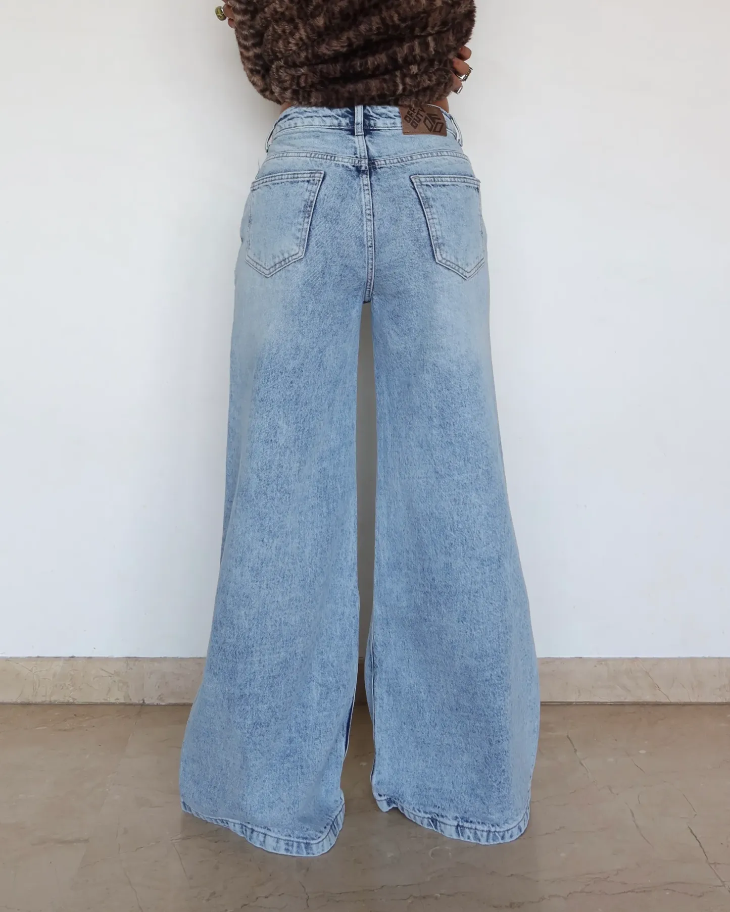 Statement Belt Wide-Leg Jeans