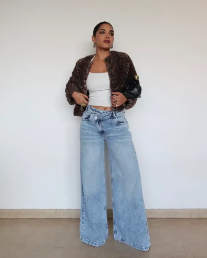 Statement Belt Wide-Leg Jeans