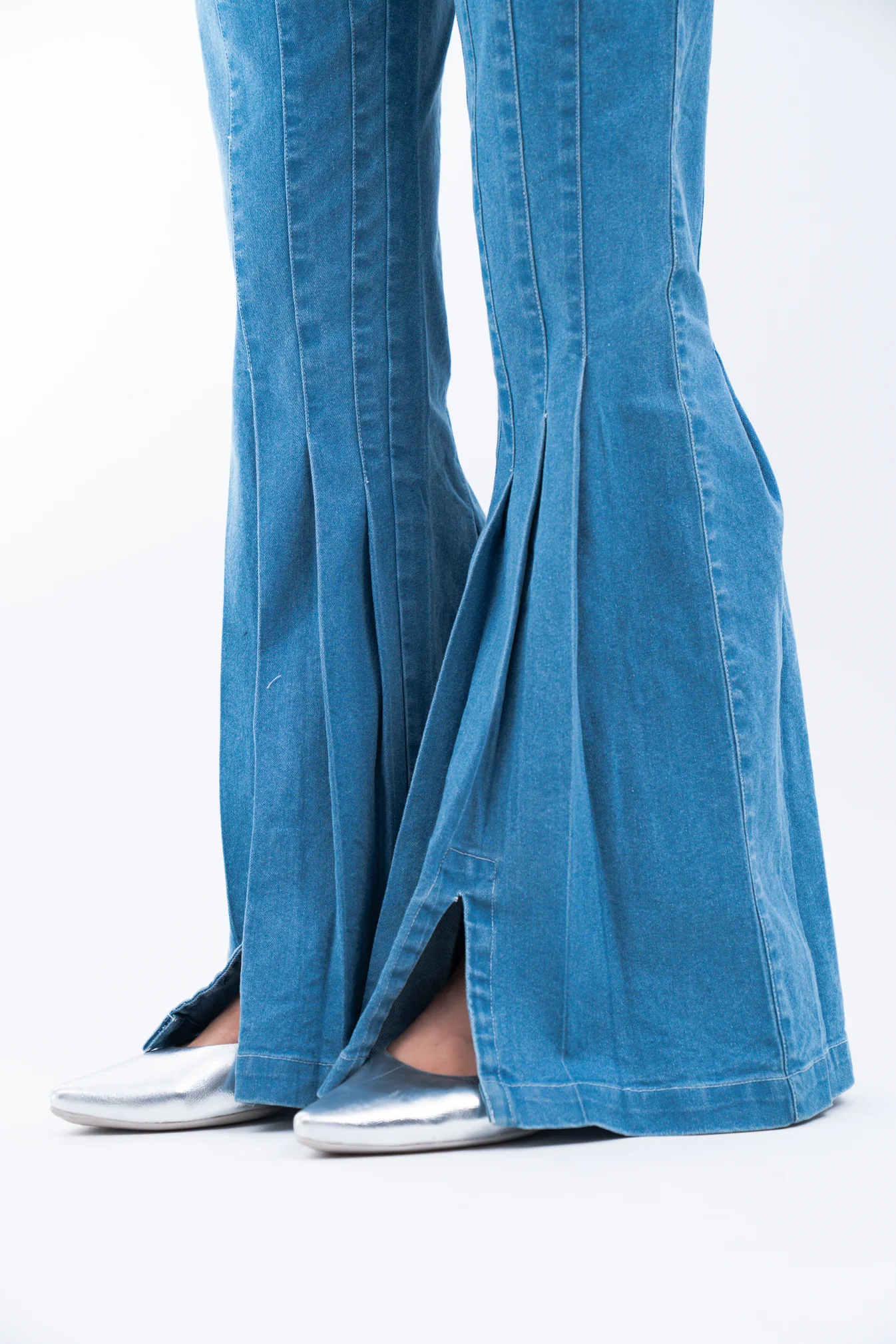 Pleated Bootcut Jeans