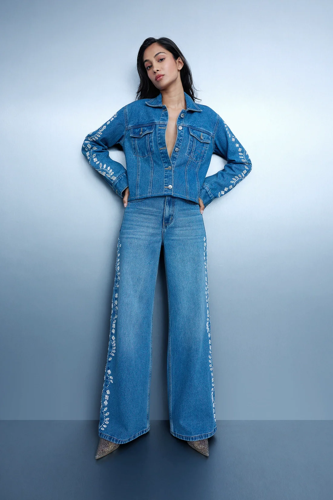 Embroidered Straight Leg Jeans – Blue