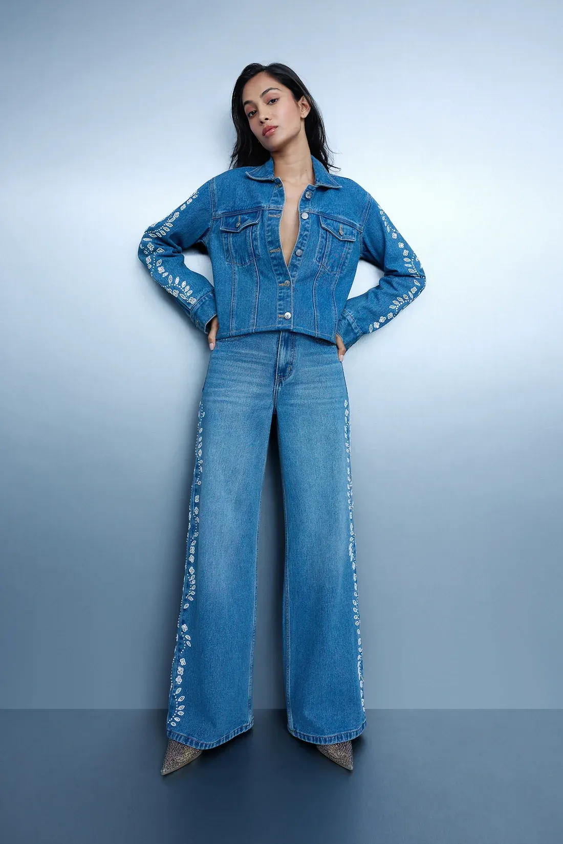 Embroidered Straight Leg Jeans – Blue
