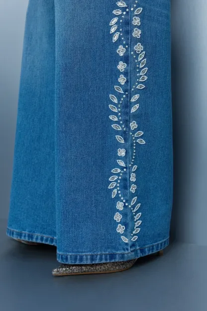 Embroidered Straight Leg Jeans – Blue