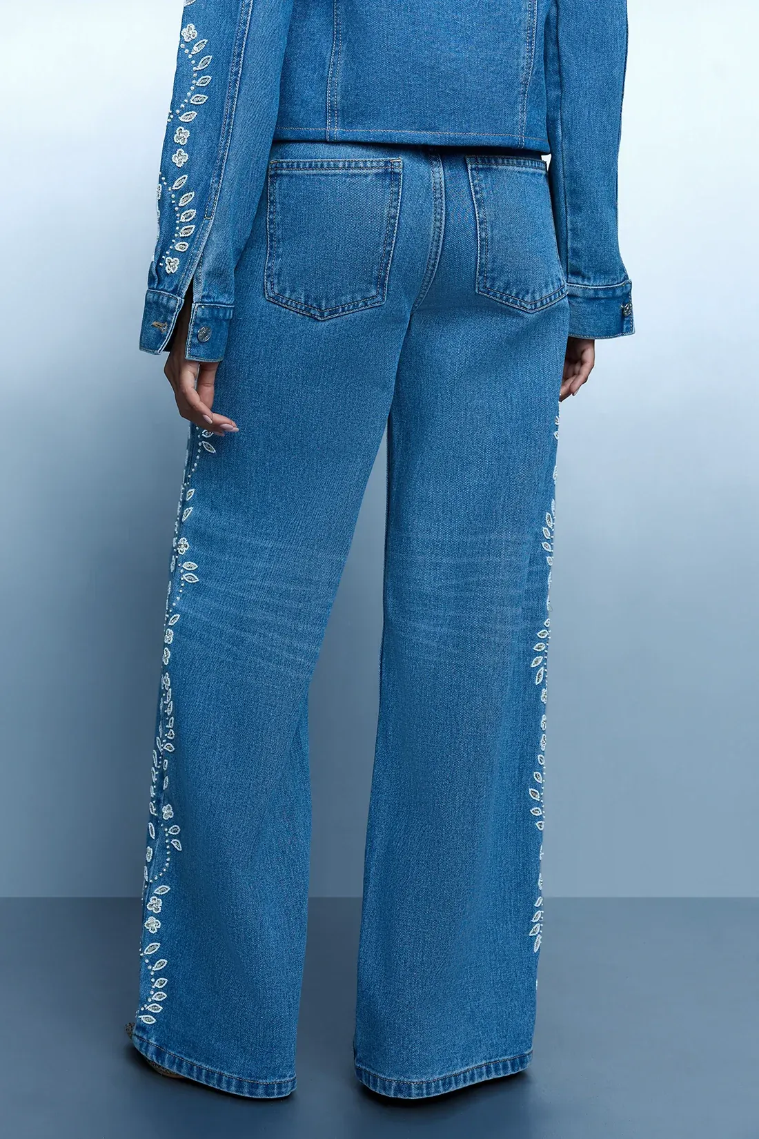 Embroidered Straight Leg Jeans – Blue