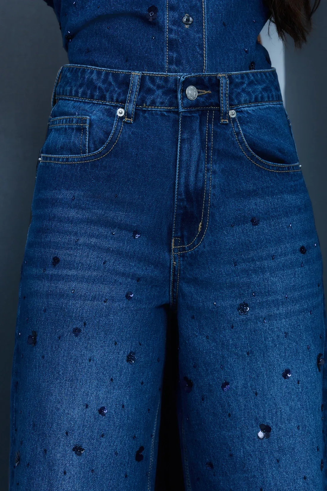 Embroidered Cropped Jeans