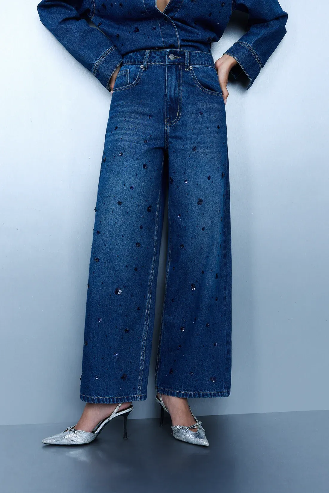 Embroidered Cropped Jeans
