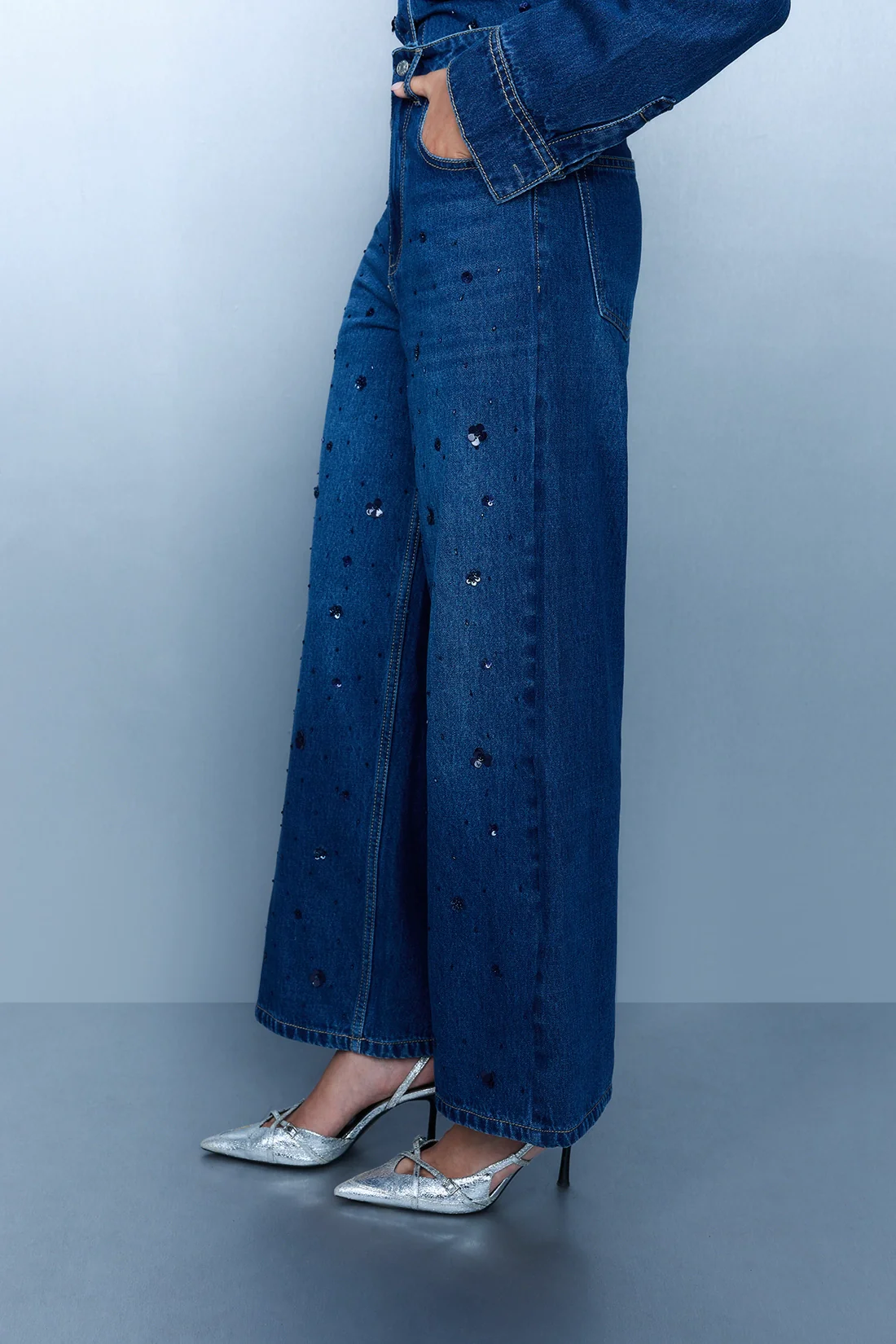 Embroidered Cropped Jeans