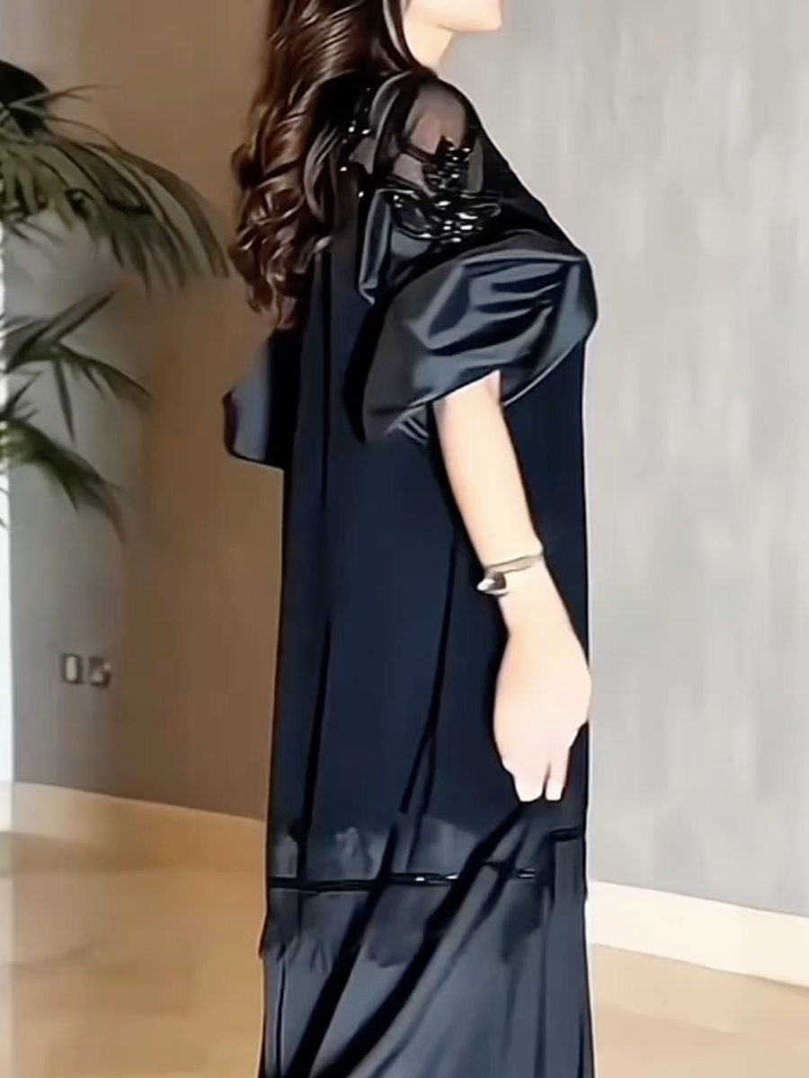 Luxurious black evening dress with elegant embroidery and satin sleeves