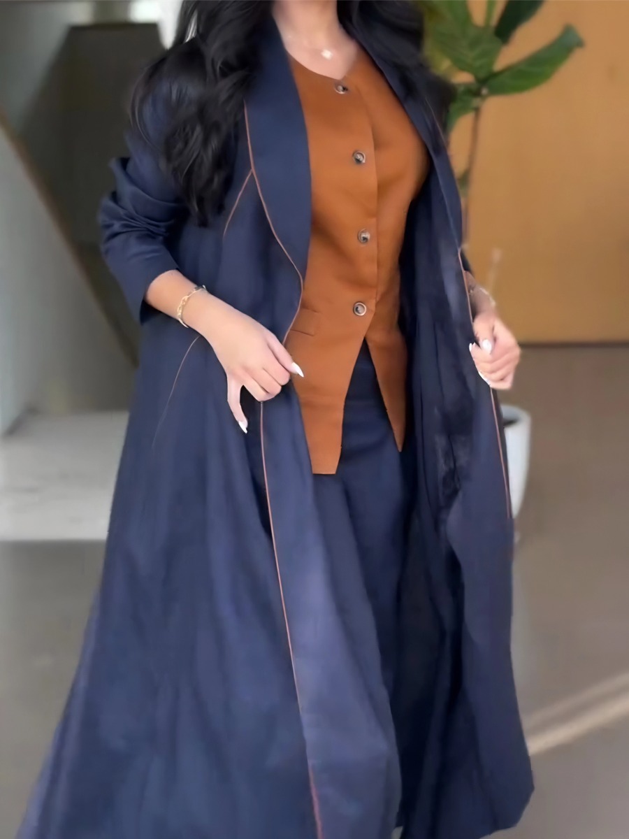 Elegant navy abaya with a matching two-tone inner set