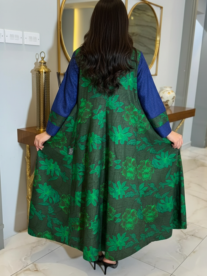 Loose-fitting dress with a blue and green print