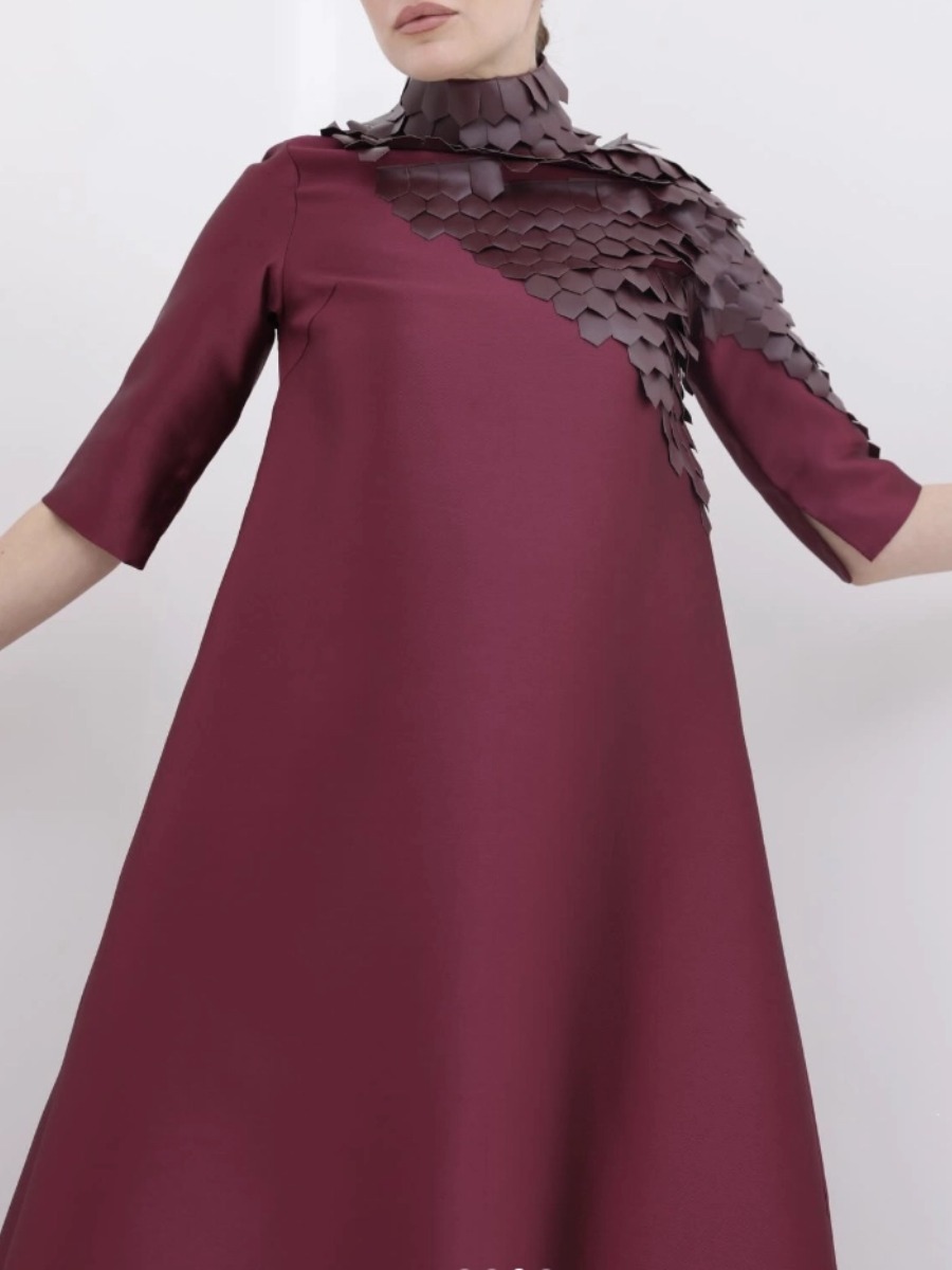 Elegant maxi dress with a high neckline and tiered details