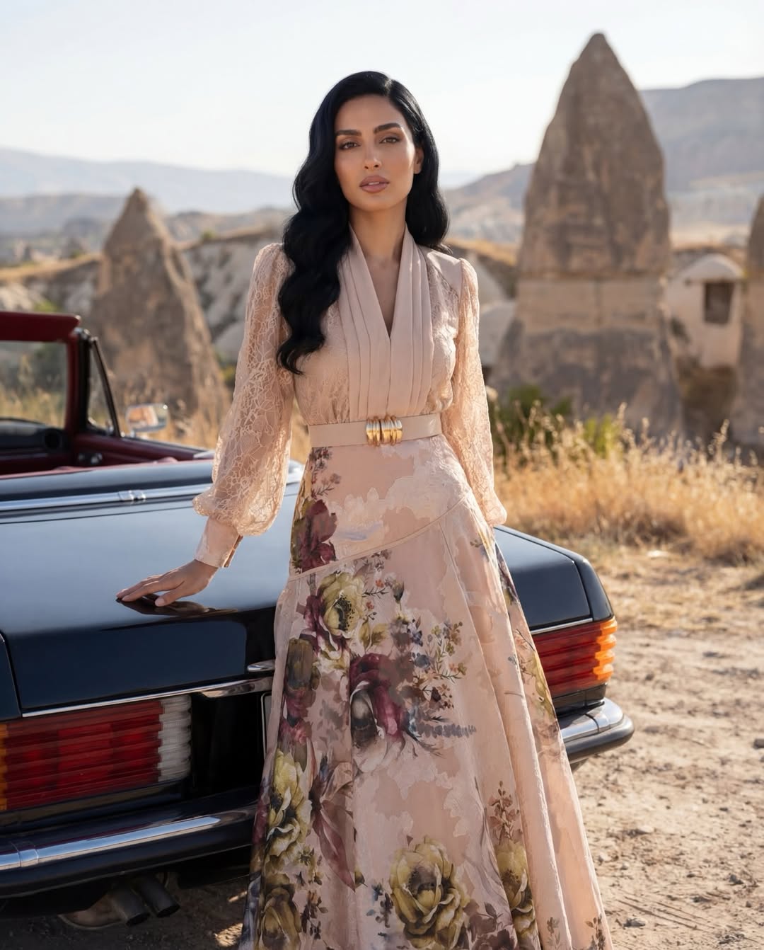 Elegant maxi dress with floral embroidery and lace details