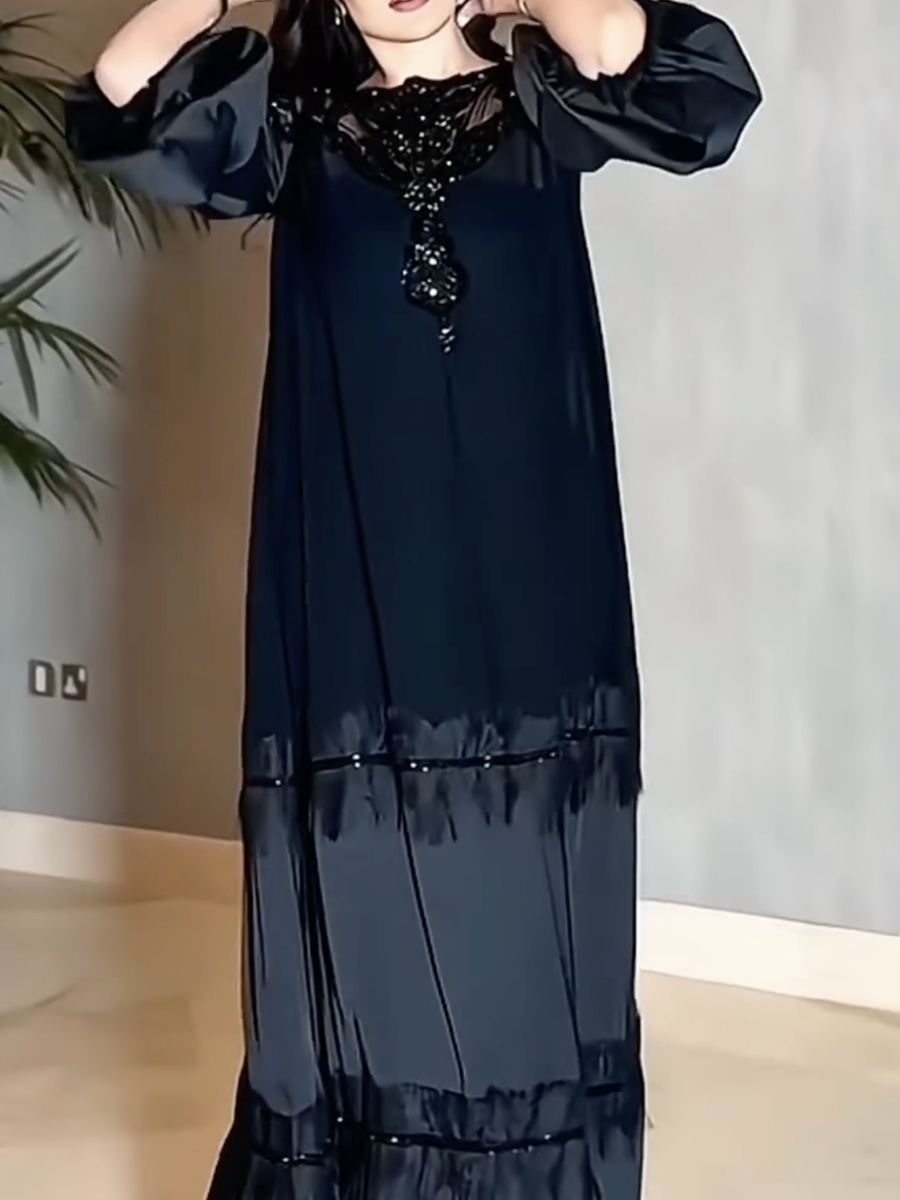 Luxurious black evening dress with elegant embroidery and satin sleeves
