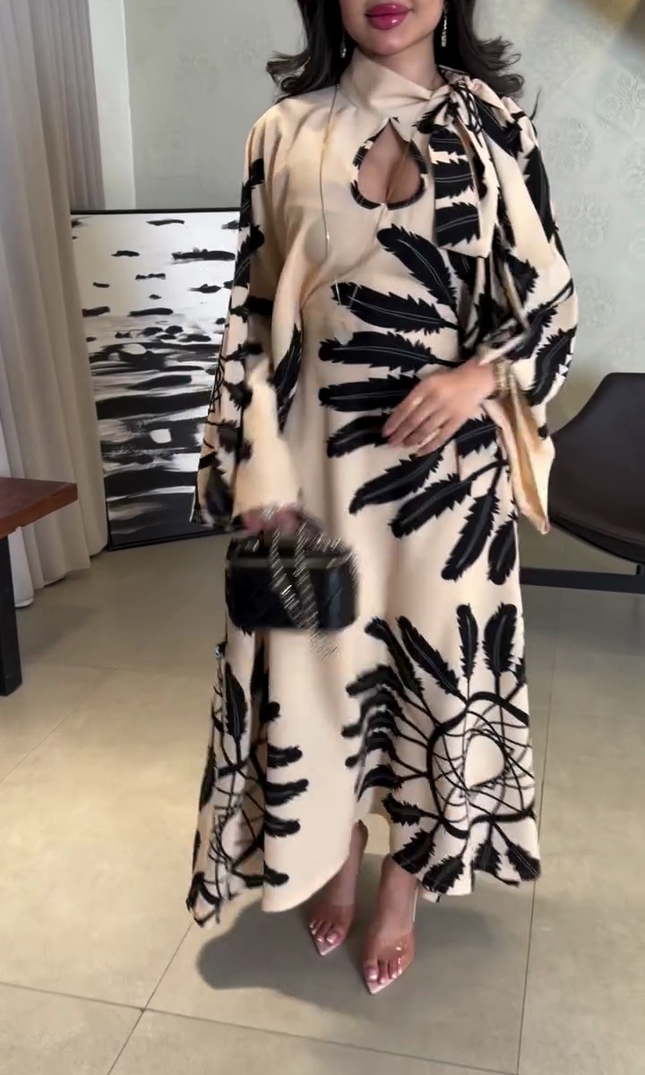 Elegant printed kaftan with a tied collar