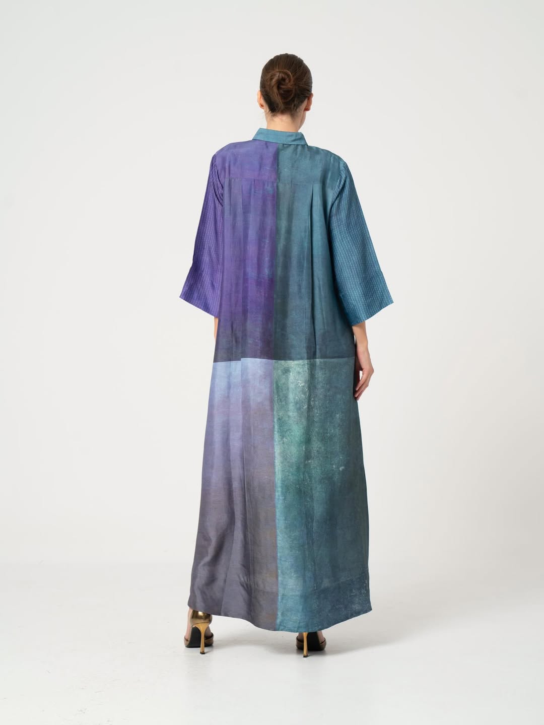 Long shirt dress in gradient colors with shimmering details