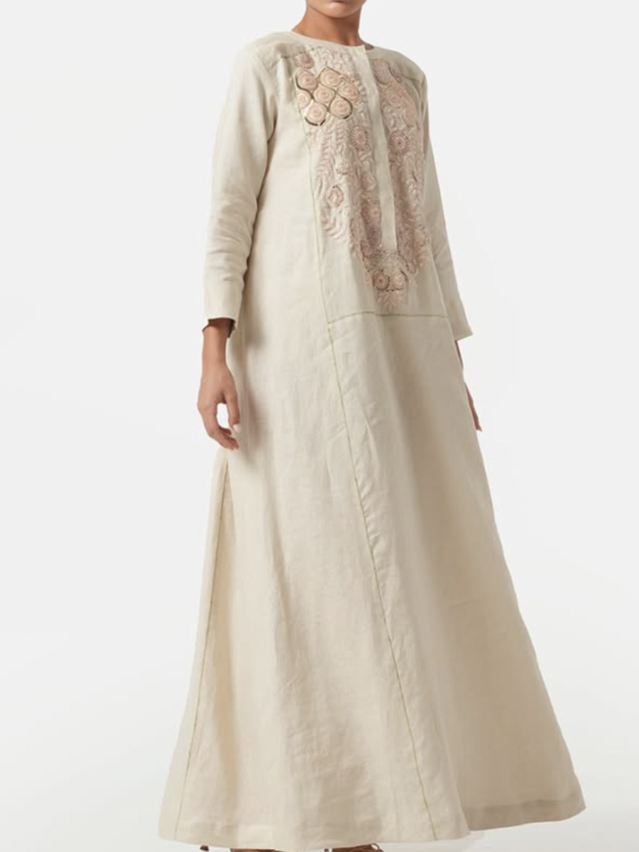 Loose-fitting robe embroidered in apricot color