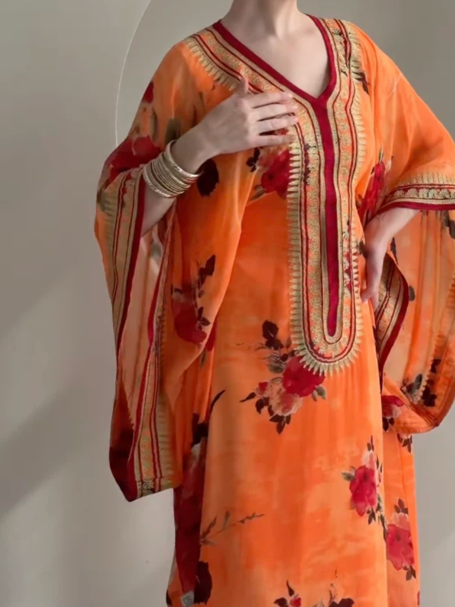 Luxurious kaftan with floral print and elegant embroidery