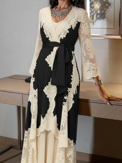 Elegant vintage two-piece dress with black and white lace stitching