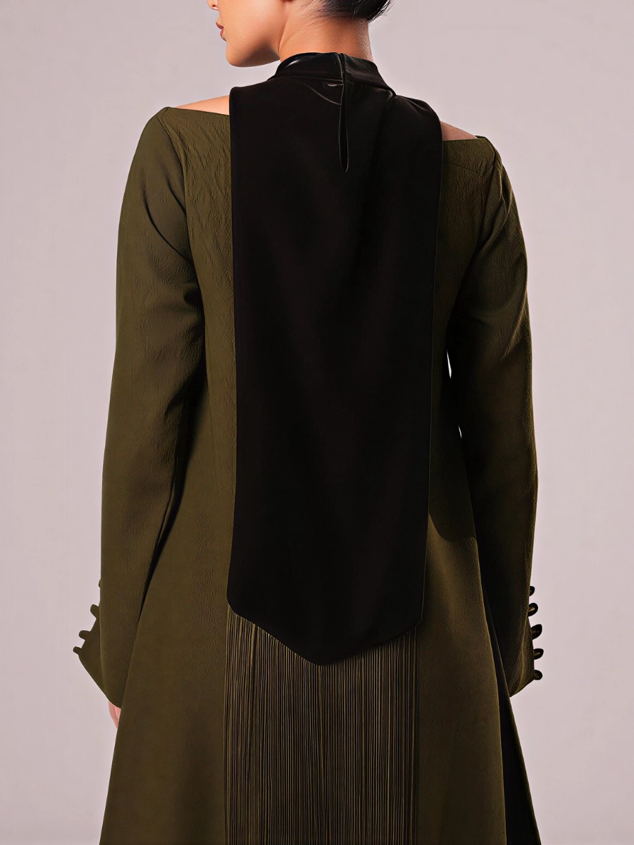 Dark green cape abaya with a modern design and tassels