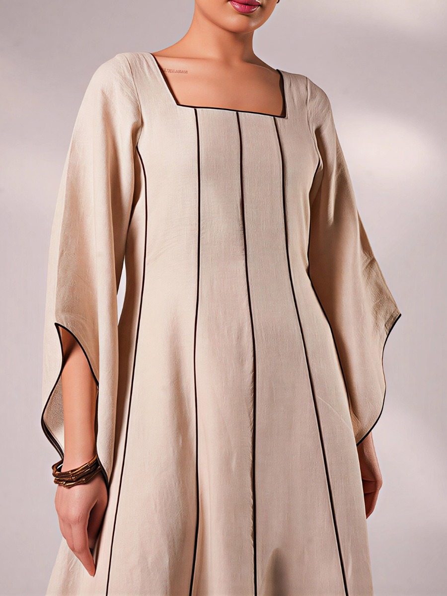 Elegant long dress with vertical stripes and a square neckline
