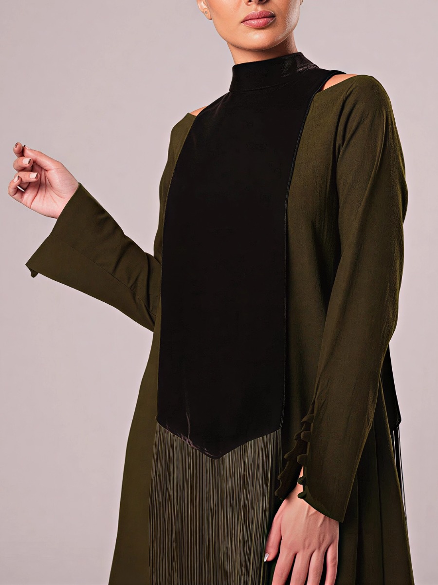 Dark green cape abaya with a modern design and tassels