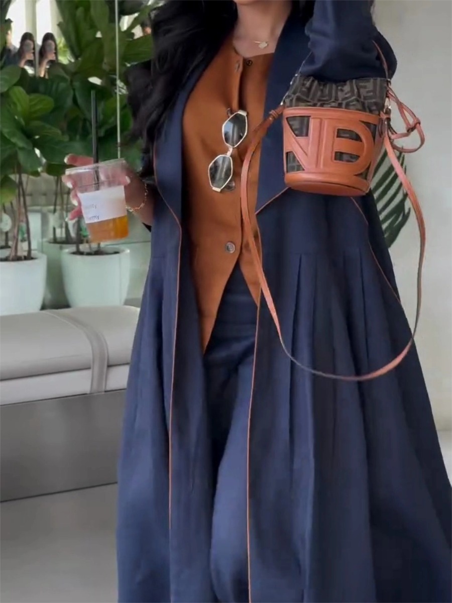 Elegant navy abaya with a matching two-tone inner set
