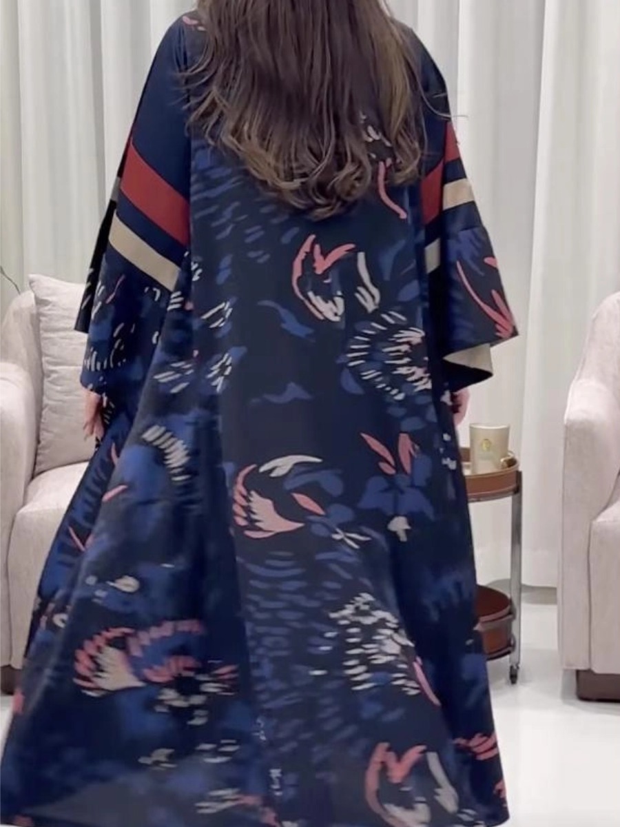 A luxurious abaya with a geometric design and intertwined flowers.