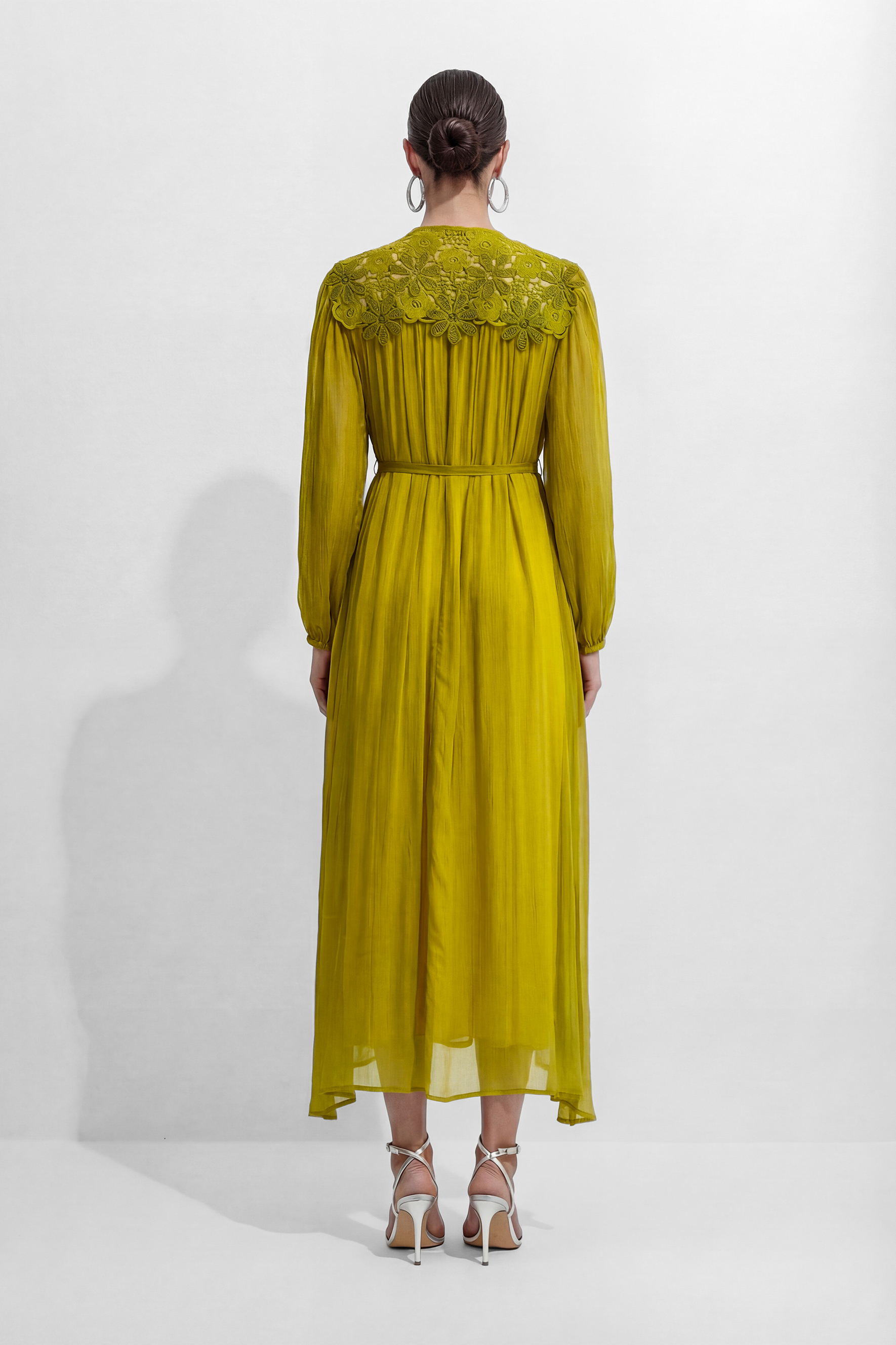 Elegant Floral Lace Pleated Maxi Dress