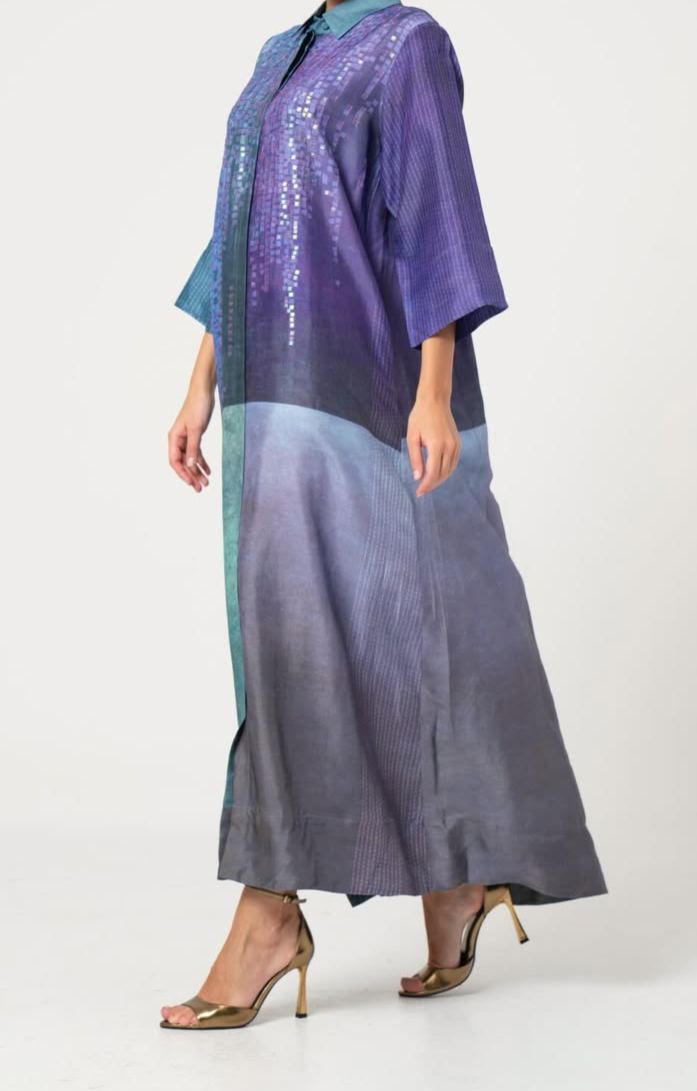 Long shirt dress in gradient colors with shimmering details