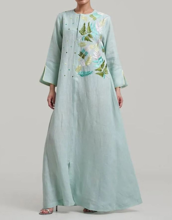 A long dress embroidered with luxurious leaves