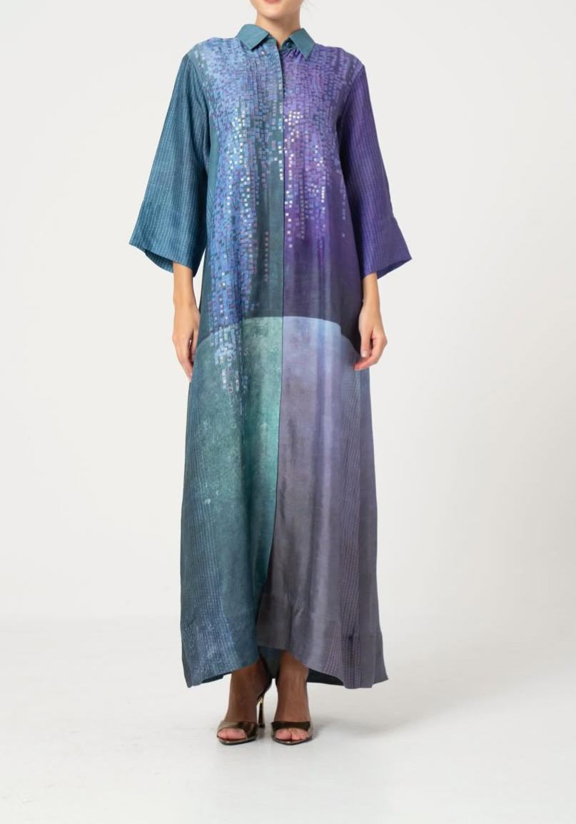Long shirt dress in gradient colors with shimmering details