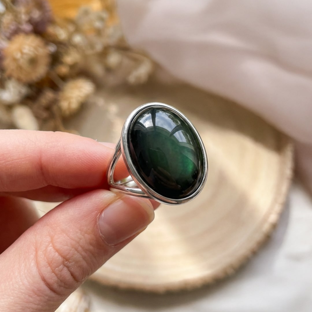 The deep black color of the Obsidian stone - KARMAKIND