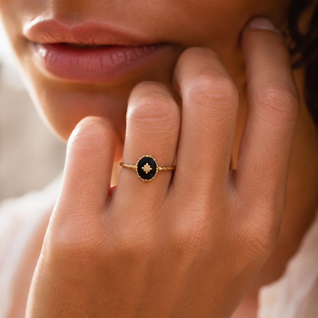 Black agate ring with a faceted surface - KARMAKIND