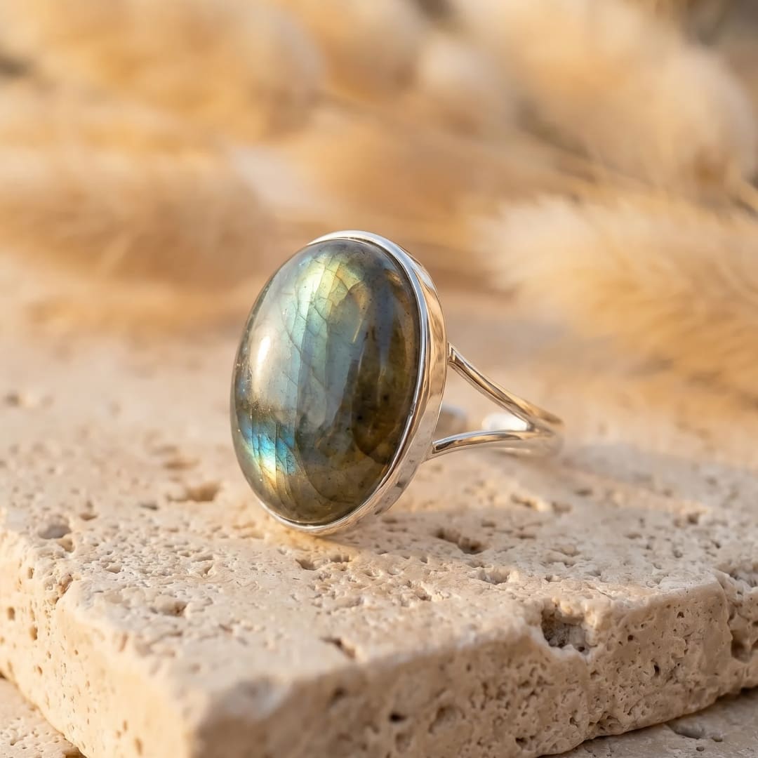 The adjustable band of the Boreal Reflections ring