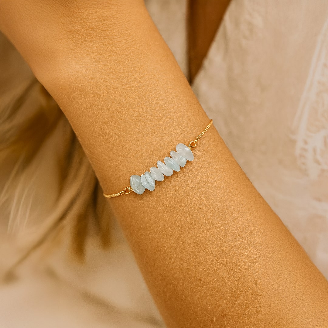 Product display of the irregular stone bracelet - KARMAKIND