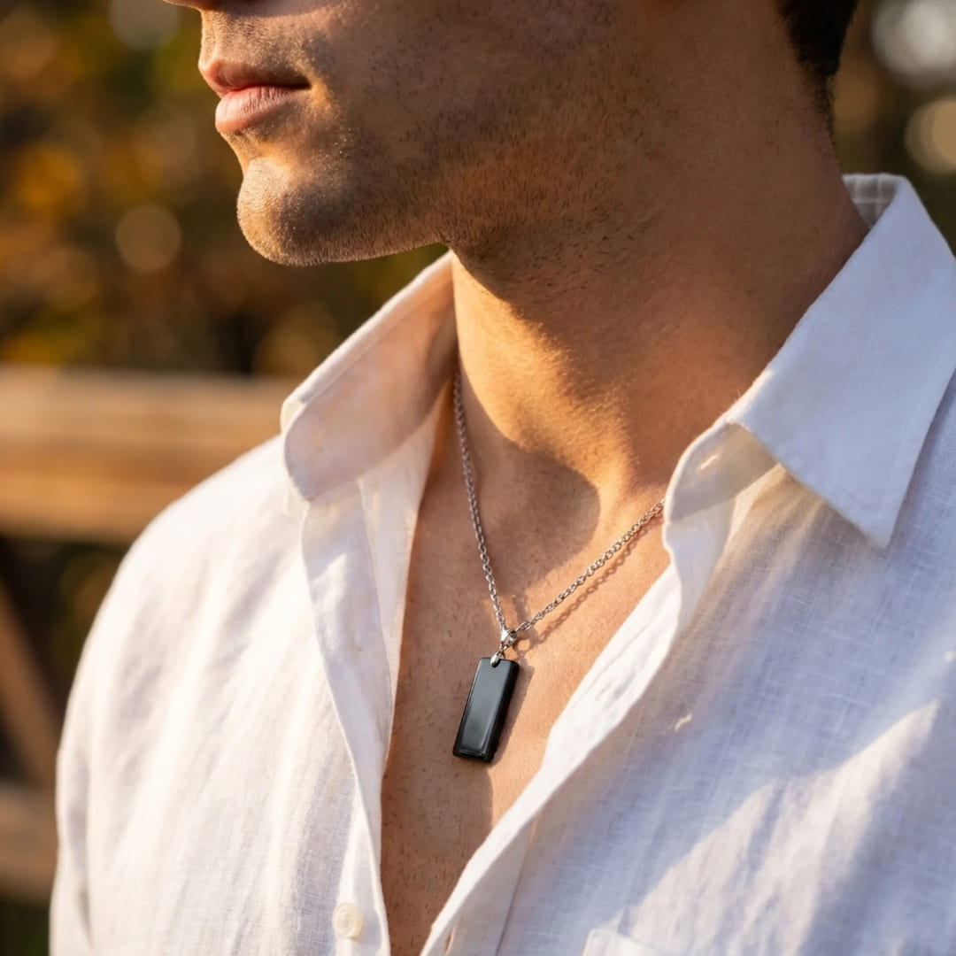 Minimalist rectangular pendant for men - KARMAKIND